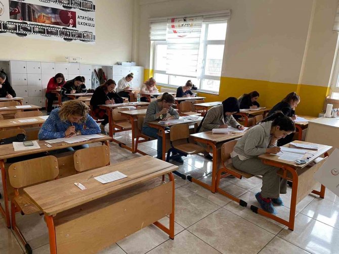 Bu Defa Öğrenciler Değil, Veliler Sınava Girdi