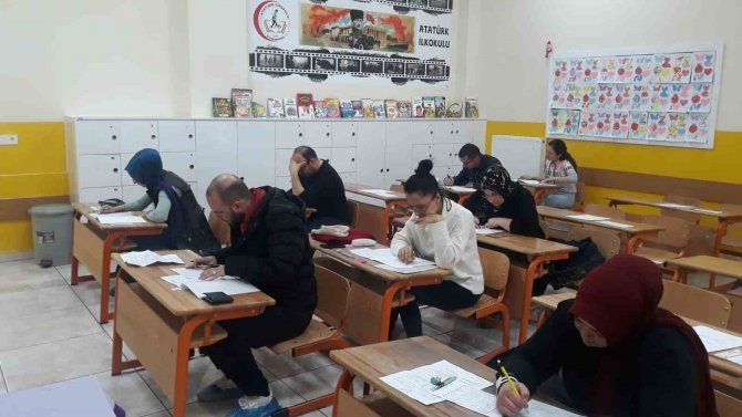 Bu Defa Öğrenciler Değil, Veliler Sınava Girdi