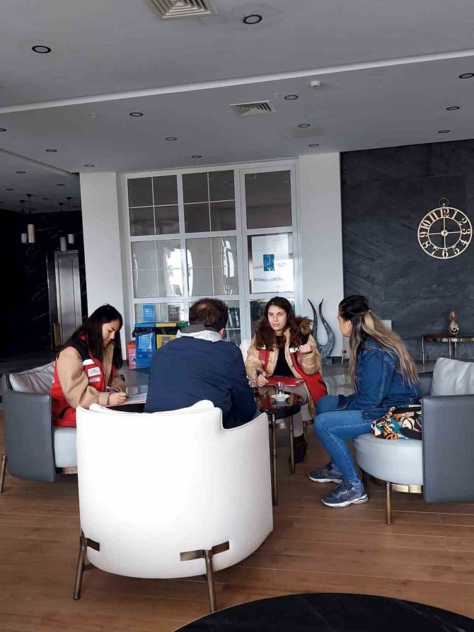 Kırmızı Yeleklilerin Psikososyal Destek Hizmeti Devam Ediyor