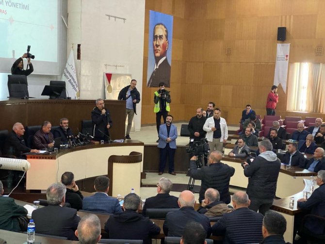 Başkan Çetinden Depremzede Esnafa Ziyaret