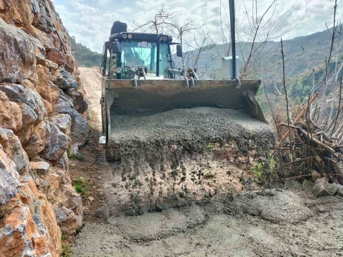 Evinin Önüne Yol Yapılan Engelli Hüseyin Amca, Sırtta Taşınmaktan Kurtuldu