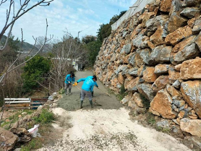 Evinin Önüne Yol Yapılan Engelli Hüseyin Amca, Sırtta Taşınmaktan Kurtuldu