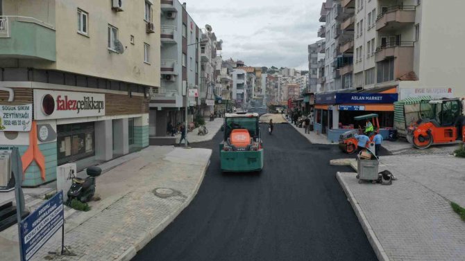 Aydın Büyükşehir Belediyesi Kuşadası’nın Yollarını Yeniliyor