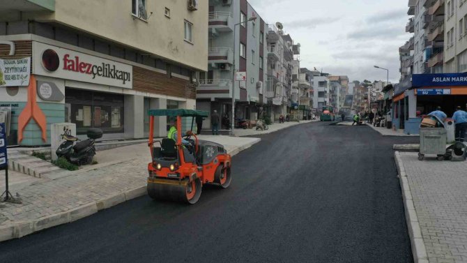 Aydın Büyükşehir Belediyesi Kuşadası’nın Yollarını Yeniliyor