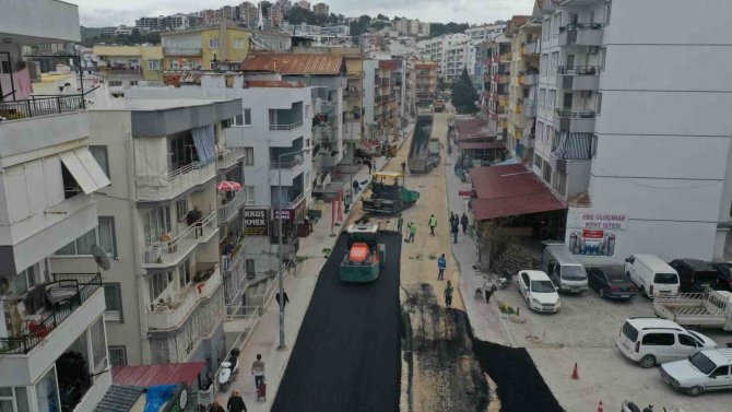Aydın Büyükşehir Belediyesi Kuşadası’nın Yollarını Yeniliyor