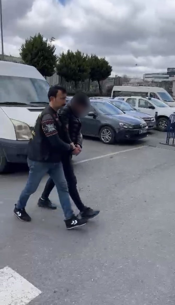Beyoğlu’nda Polise Saldıran 3 Şüpheli Adli Kontrolle Serbest Kaldı