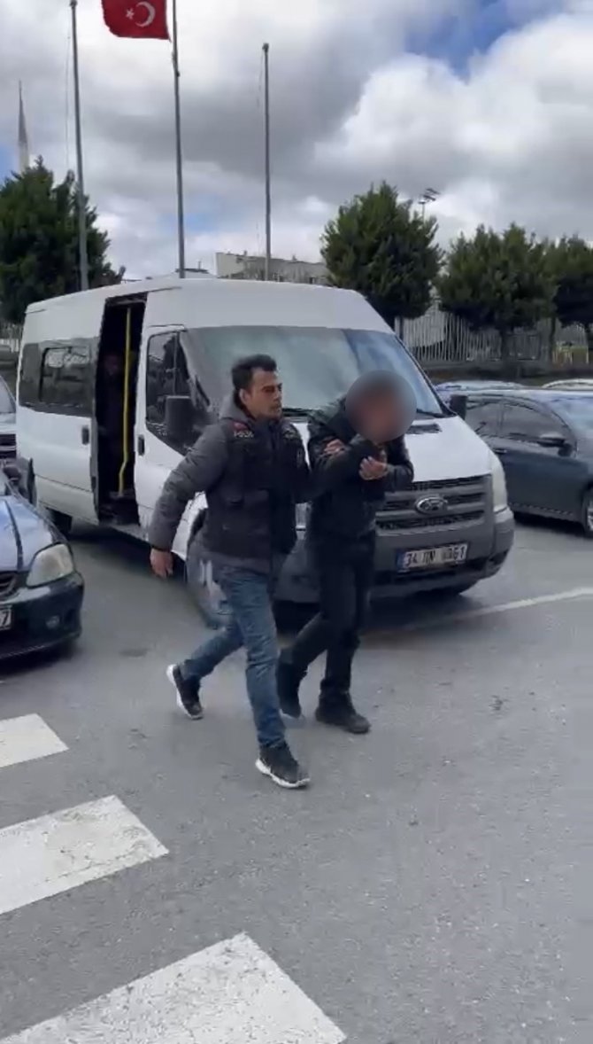 Beyoğlu’nda Polise Saldıran 3 Şüpheli Adli Kontrolle Serbest Kaldı