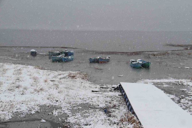 Beyşehir Gölü’nde Avlanmaya “Kar” Molası