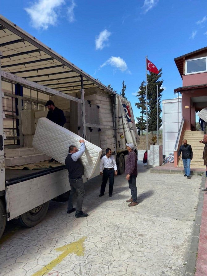 Öğrenciler Tarafından Depremzedeler İçin Toplanan Yardımlar Bölgeye Ulaştı