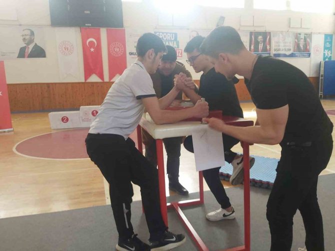 Bilek Güreşi Müsabakaları Tamamlandı