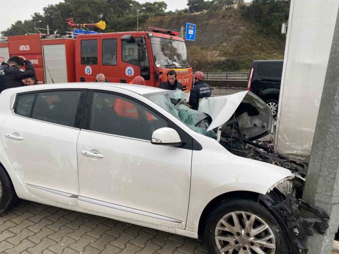 Önce Kaldırıma Ardından Park Halindeki Araca Arkadan Çarptı
