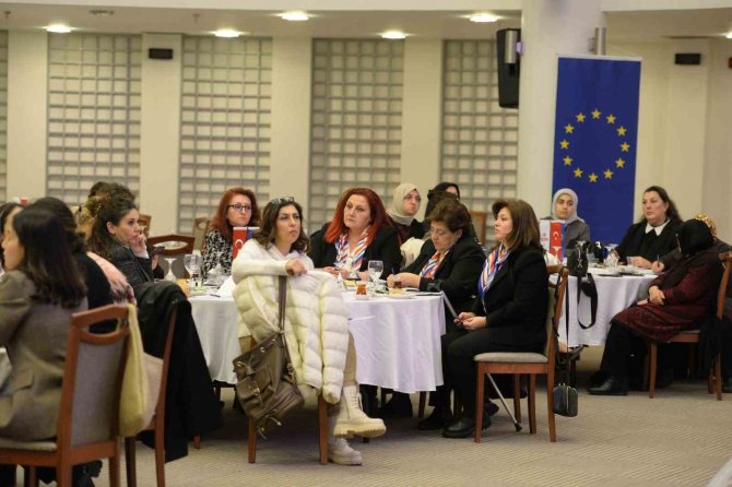 İ̇ş Dünyası Ve Stk Temsilcileri, "Afet Ve Kadın" Panelinde Buluştu