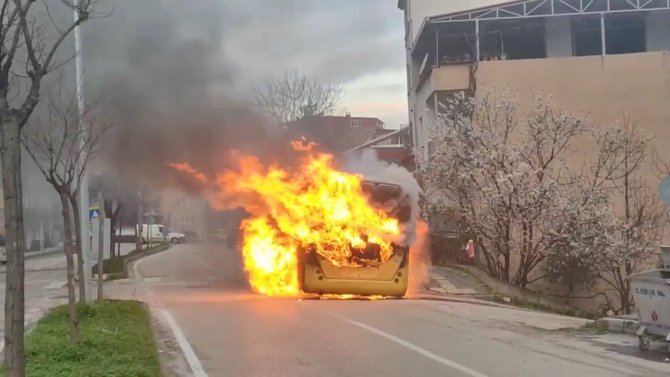 Bursa’da Seyir Halindeki Halk Otobüsü Alev Alev Böyle Yandı