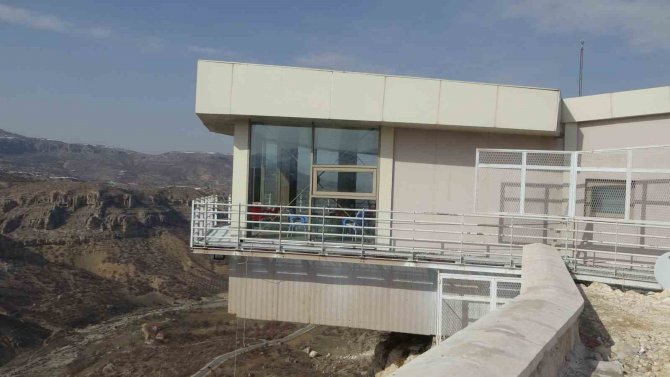 242 Metre Yükseklikteki Cam Köprü Ve Seyir Terası Depremde Dimdik Ayakta Kaldı