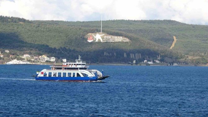 Bozcaada’ya Fırtına Nedeniyle Bazı Feribot Seferleri İptal Edildi