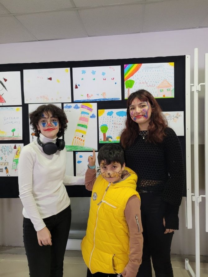 Depremzede Öğrenciler İçin "Sanatın İ̇yileştirici Gücü" Etkinliği