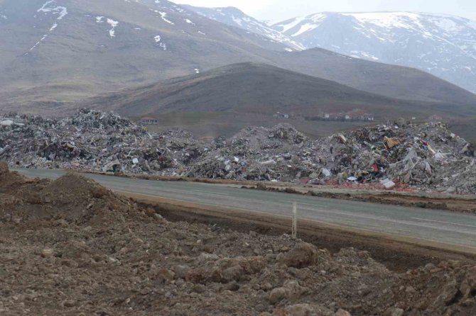 Deprem Sonrası Molozlar Geri Dönüşüme Kazandırılıyor