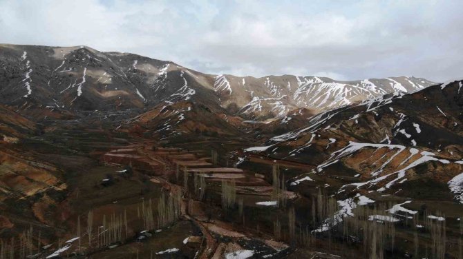 Göletin Set Duvarı Yıkıldı, Hayvanlar Telef Oldu, Araçlar Kullanılamaz Hale Geldi