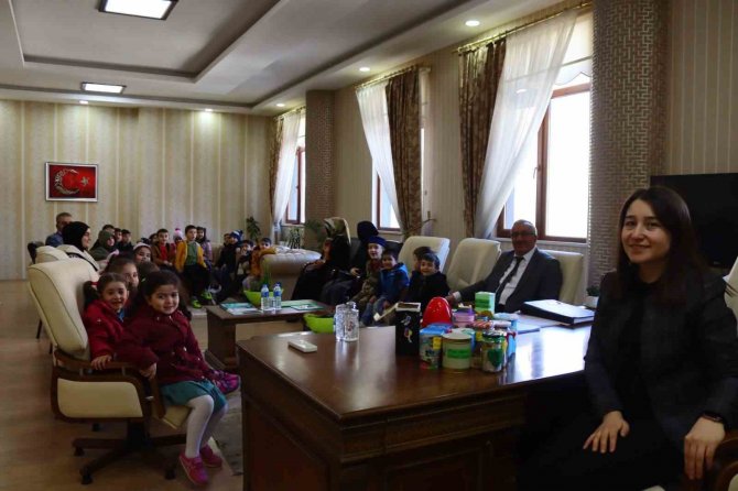 Uzundere Müftülüğü 4-6 Yaş Öğrencileri Kumbaralarındaki Parayı Deprem Bölgesine Gönderdi