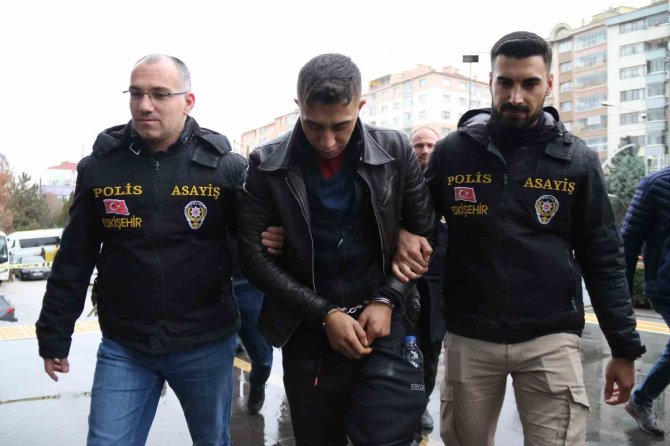 Güvercin Çalmak İçin Girdiği Evin Sahibini Öldürdüğü İddia Edilen Sanığın Ağırlaştırılmış Müebbet Ve 18 Yıla Kadar Hapsi İstendi