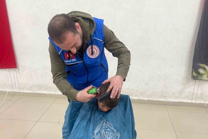 Öğrencilere Ücretsiz Saç Tıraşı