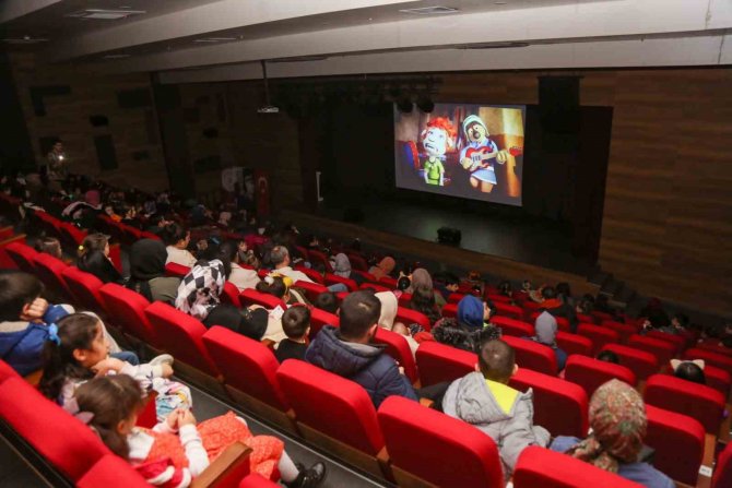 Gürsu’da Ücretsiz Sinema Ve Tiyatro Keyfi