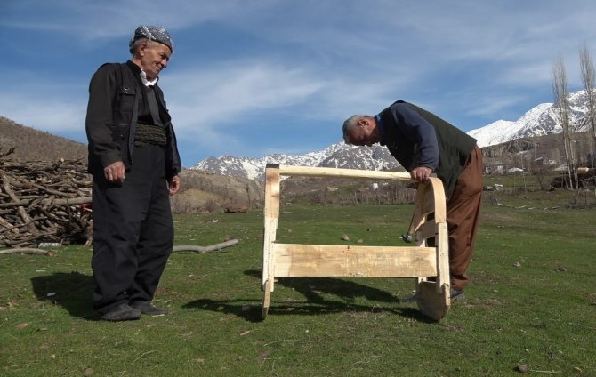 Dedelerinden Öğrendikleri İşten Ekmeklerini Kazanıyorlar