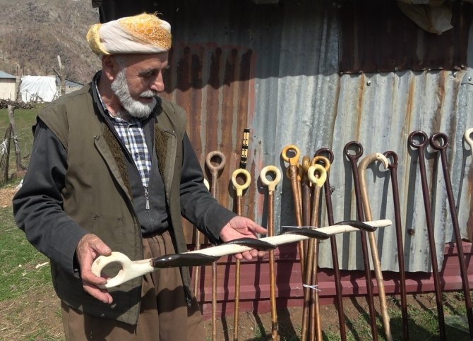 Dedelerinden Öğrendikleri İşten Ekmeklerini Kazanıyorlar