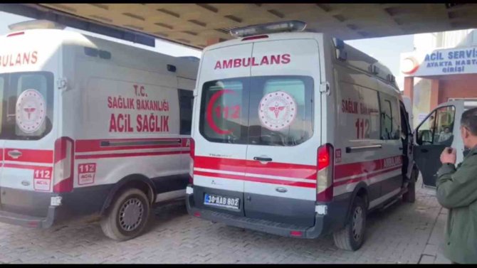 Hakkari’de Gıda Zehirlenmesi İddiasıyla Çok Sayıda Öğrenci Hastaneye Kaldırıldı