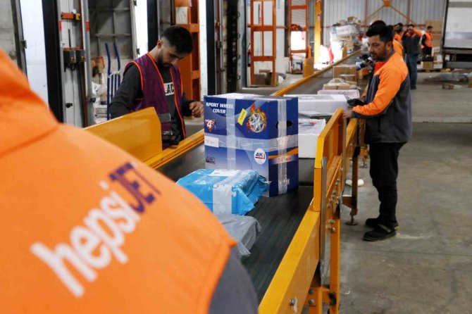 Hepsiburada Deprem Bölgesine Lojistik Destek Sağlıyor