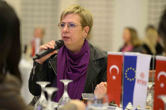 İ̇ş Dünyası Ve Stk Temsilcileri, "Afet Ve Kadın" Panelinde Buluştu