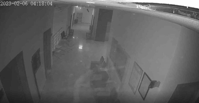 Depremin Yeni Görüntüleri Ortaya Çıktı: Gece Gündüze Dönmüş, Bina Böyle Çökmüş