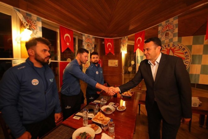 Başkan Ulutaş Futbolcularla Bir Araya Geldi