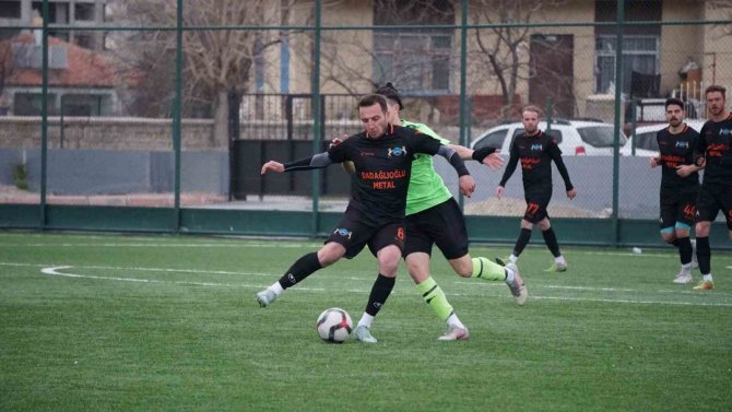 Kayseri Süper Amatör Küme: Erciyes Esen Makine Fk: 3 - Özvatan Gençlikspor: 0