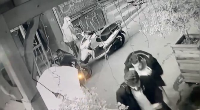 İ̇stanbul’da Film Gibi Olay Kamerada: Kaza Yaptığı Adamı Silahla Vurdu