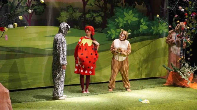 Sihirli Orman Depremzede Çocuklar İçin Sahnelendi