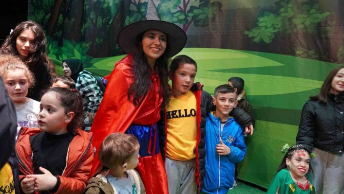 Sihirli Orman Depremzede Çocuklar İçin Sahnelendi