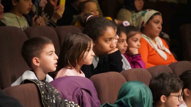 Sihirli Orman Depremzede Çocuklar İçin Sahnelendi