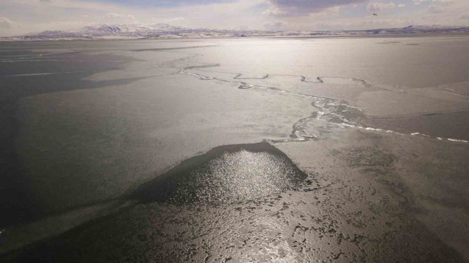 Buzla Kaplanan Nazik Gölü Küresel Isınma Nedeniyle Erken Çözüldü
