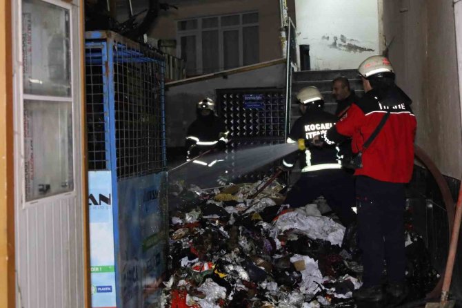 Sigara İzmariti Tekstil Atölyesindeki Atık Kumaşları Yaktı