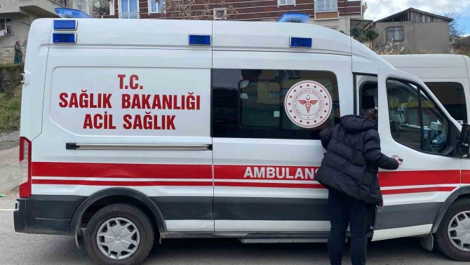 Cadde Ortasında Baygın Halde Bulundu