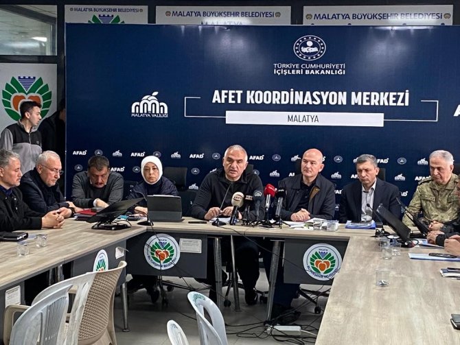 Bakan Ersoy: “Malatya’da Enkaz Kaldırma Çalışmalarına Yoğunlaştık”