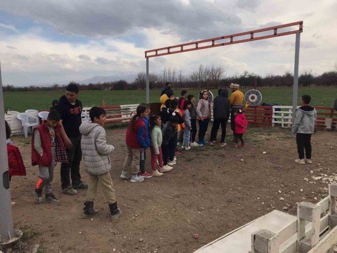 Depremzede Çocuklara Moral Etkinliği
