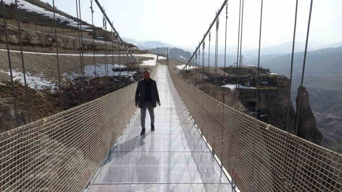 242 Metre Yükseklikteki Cam Köprü Ve Seyir Terası Depremde Dimdik Ayakta Kaldı