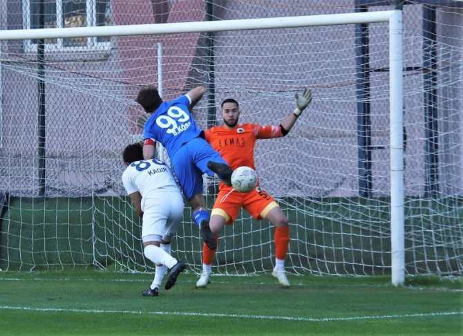 Bora Göymen, Performansıyla Dikkat Çekiyor