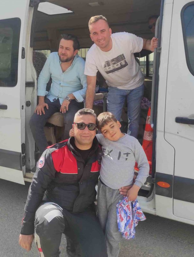 Kaportacı Ve Teknik Servis Elemanından Depremzedelere Destek