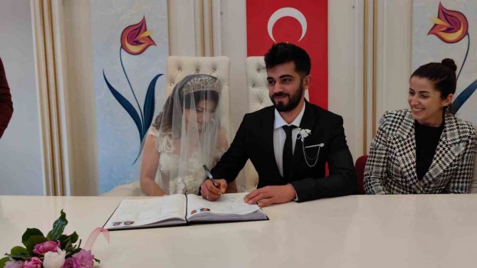 Depremden Kurtulup Bursa’da Dünyaevine Girdiler