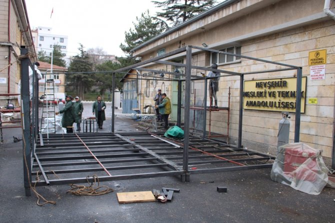 Depremzede Kardeşleri İçin Sınıf Yapıyorlar