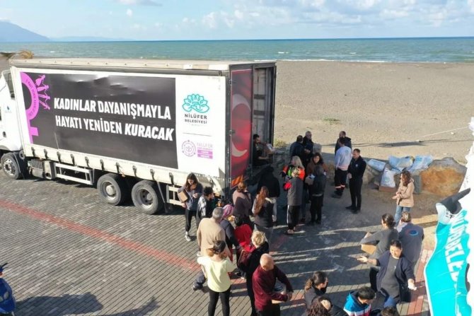 Kadınlar Hayatın Yeniden Kurulması İçin Dayanışma İçinde