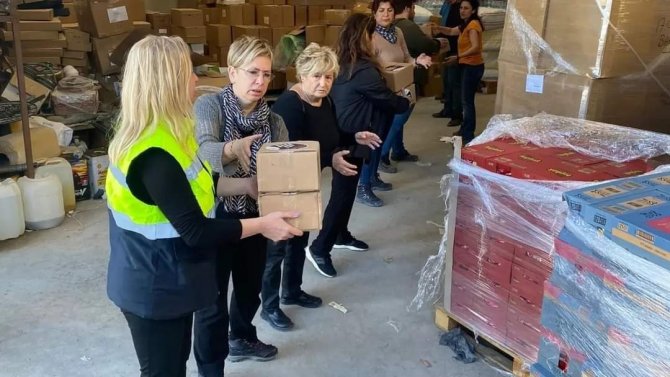 Kadınlar Hayatın Yeniden Kurulması İçin Dayanışma İçinde